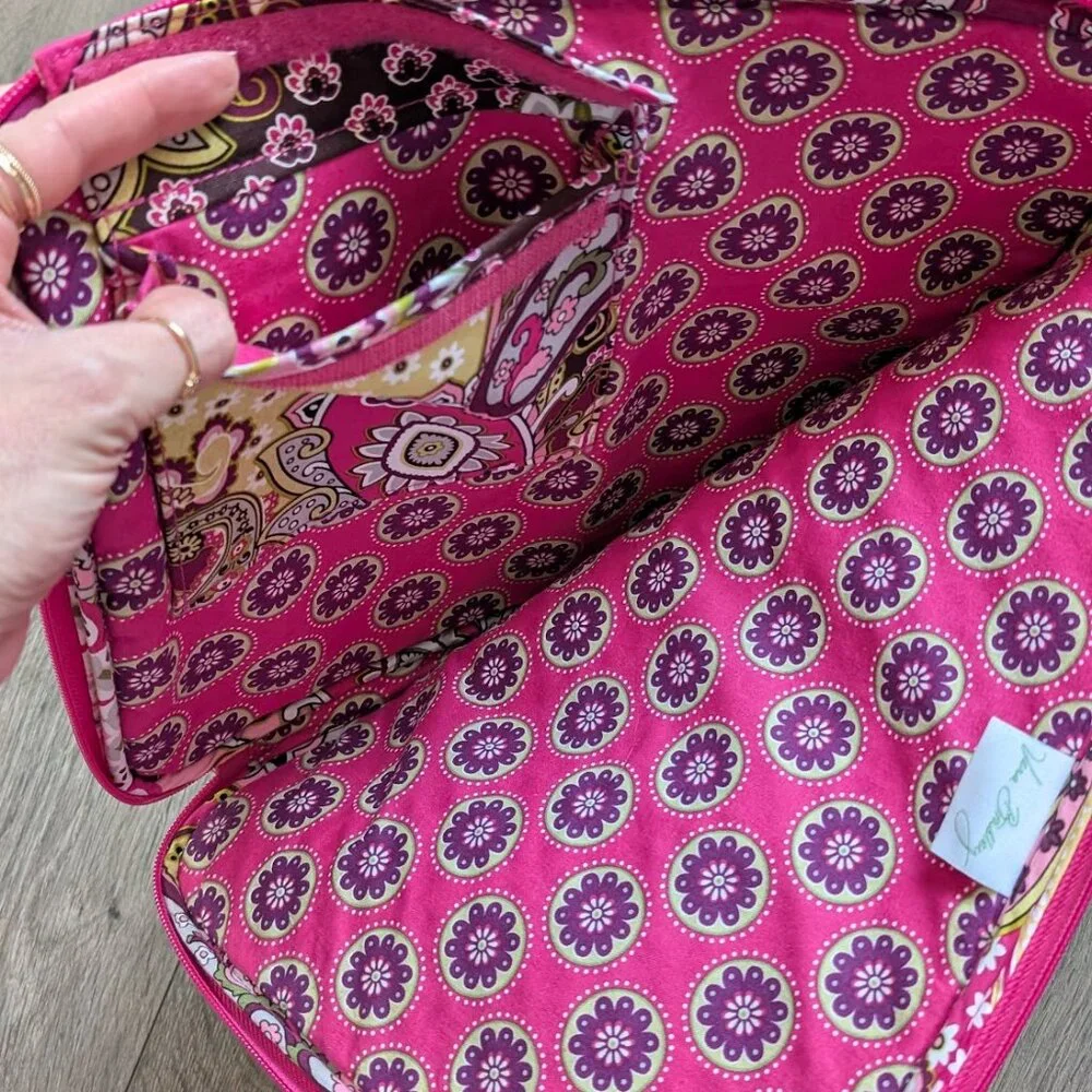 58.🎀 Vera Bradley Quilted Laptop Sleeve — Padded 🎀